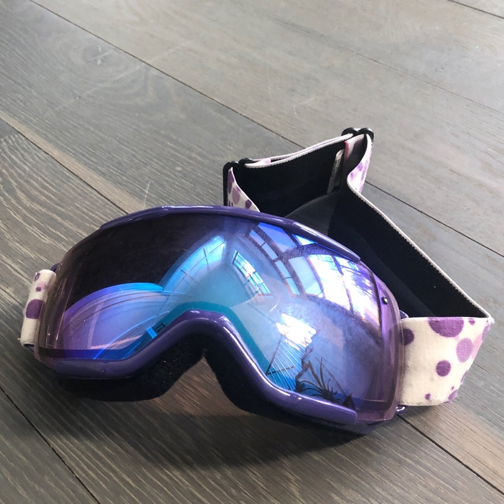 Girls’ Smith ski goggles
